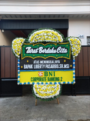 Papan Bunga Duka di Kedung Waringin