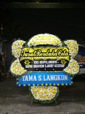 Papan Bunga Duka di Kedung Waringin