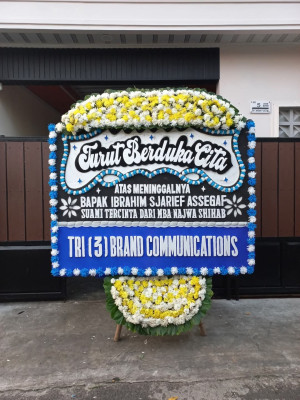 Papan Bunga Duka di Kedung Waringin